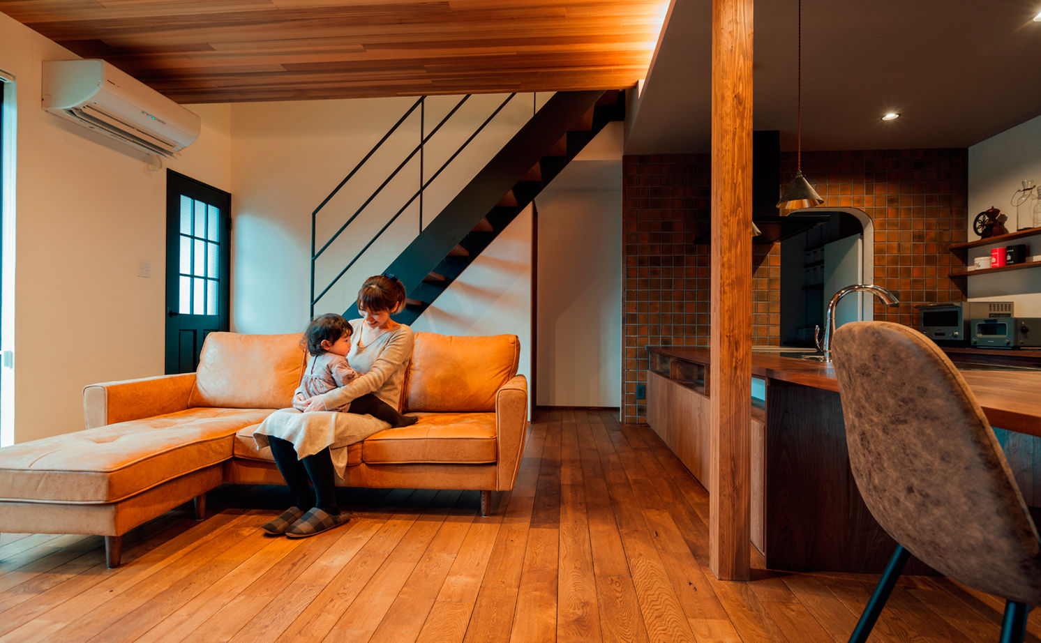 チェックハウス 【平屋/30坪/コの字/中庭】鉄骨階段が使いたくて平屋に小屋裏をプラス。「カフェみたいな家になりました」の建築実例画像3