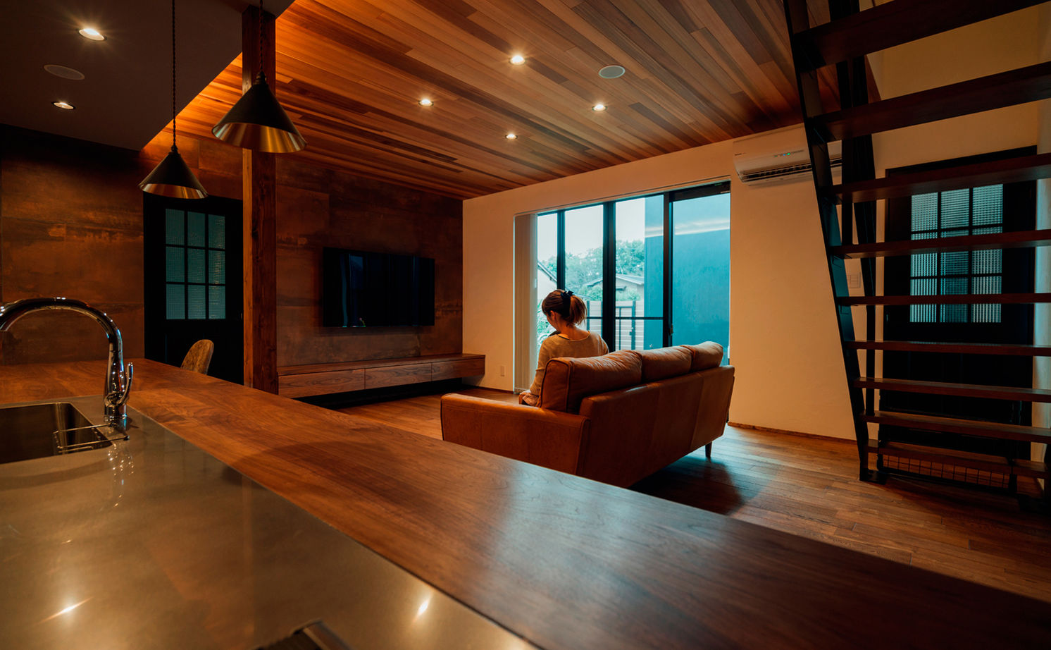 チェックハウス 【平屋/30坪/コの字/中庭】鉄骨階段が使いたくて平屋に小屋裏をプラス。「カフェみたいな家になりました」の建築実例画像8