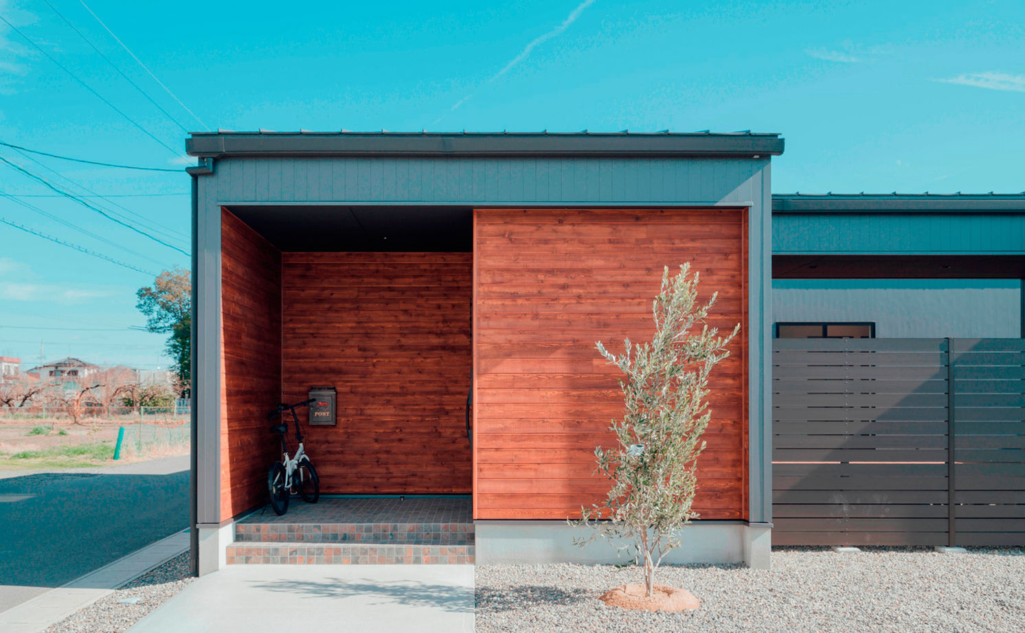 チェックハウス 【平屋/2000万円台/30坪/コの字/中庭】"離れ"で楽器を弾く時間が幸せ。「ロフトはマンガ喫茶みたいです」の建築実例画像2