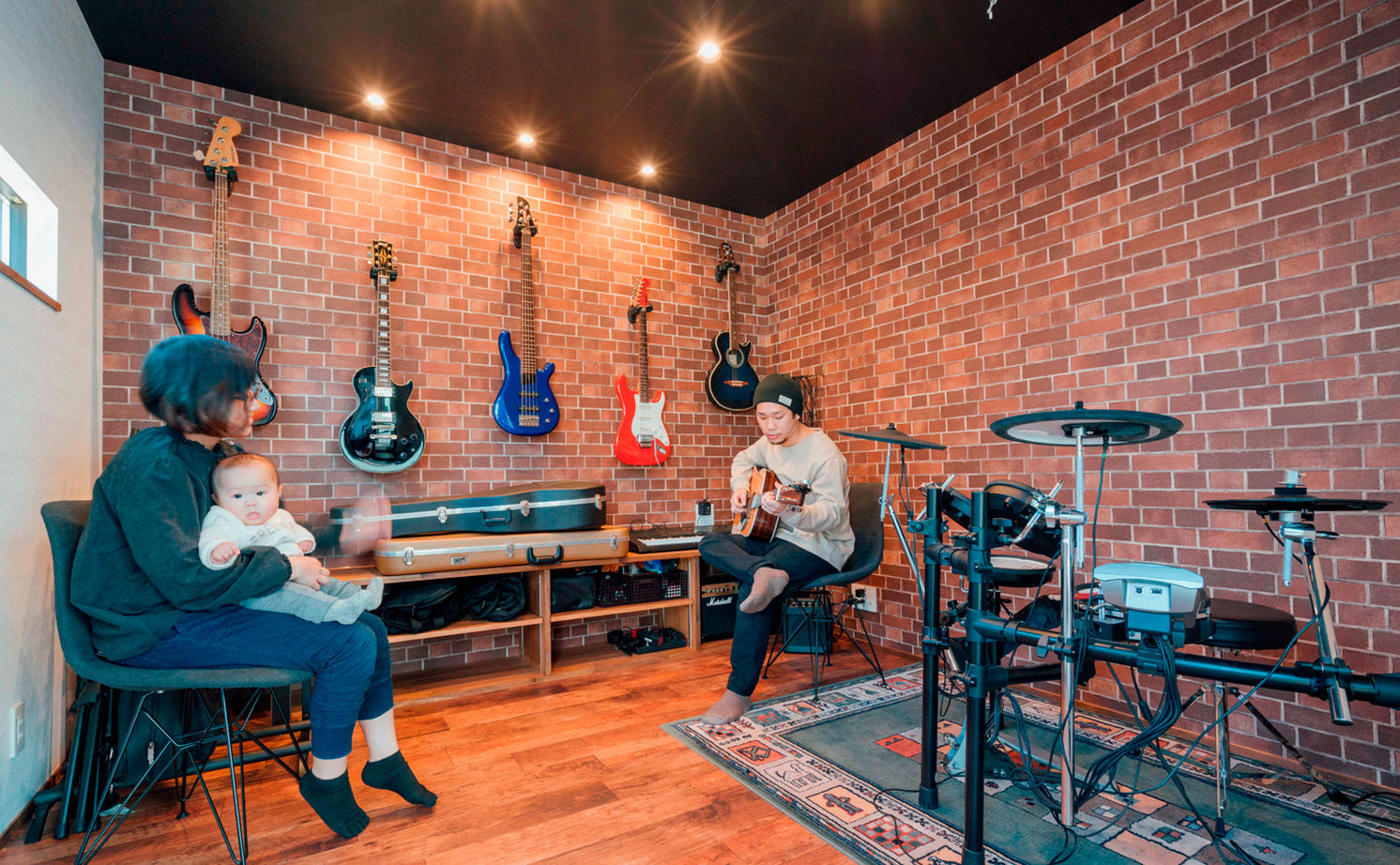 チェックハウス 【平屋/2000万円台/30坪/コの字/中庭】"離れ"で楽器を弾く時間が幸せ。「ロフトはマンガ喫茶みたいです」の建築実例画像4