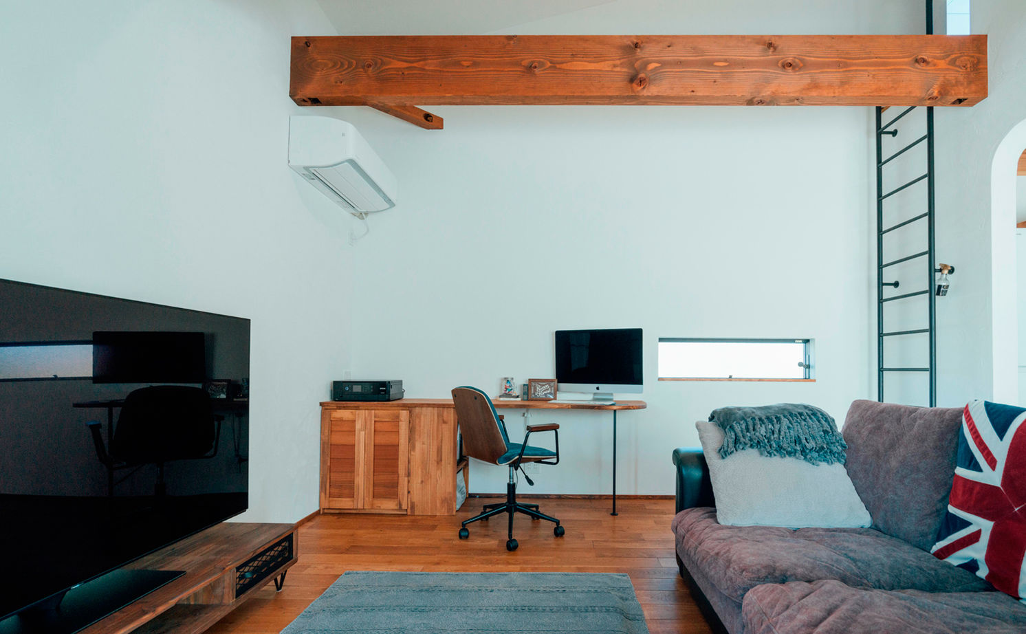 チェックハウス 【平屋/2000万円台/30坪/コの字/中庭】"離れ"で楽器を弾く時間が幸せ。「ロフトはマンガ喫茶みたいです」の建築実例画像7