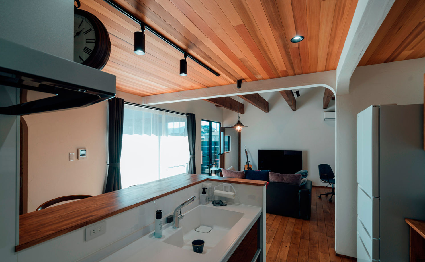 チェックハウス 【平屋/2000万円台/30坪/コの字/中庭】"離れ"で楽器を弾く時間が幸せ。「ロフトはマンガ喫茶みたいです」の建築実例画像11