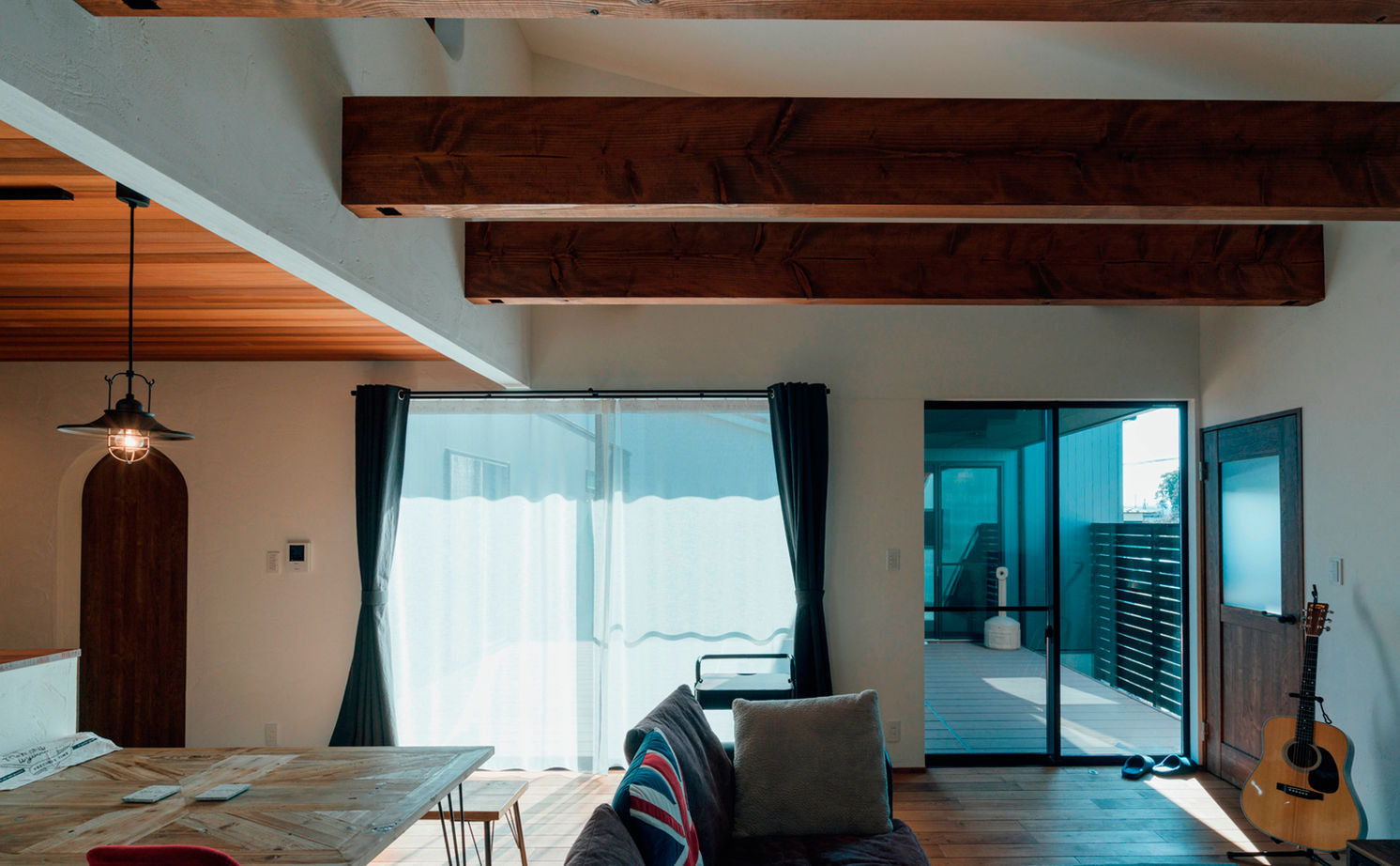 チェックハウス 【平屋/2000万円台/30坪/コの字/中庭】"離れ"で楽器を弾く時間が幸せ。「ロフトはマンガ喫茶みたいです」の建築実例画像13