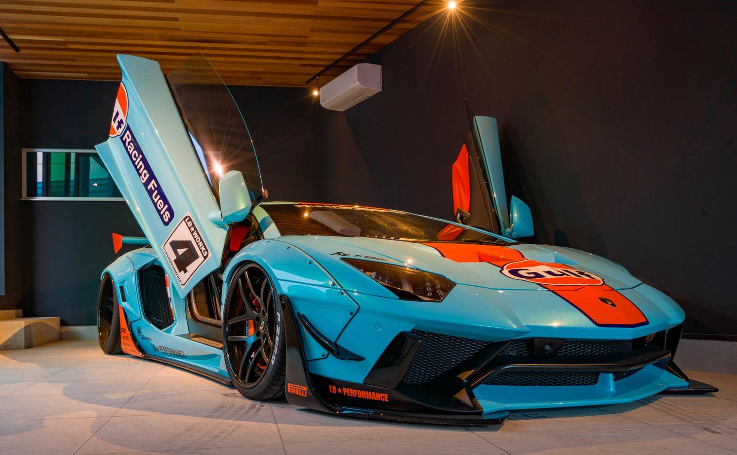 チェックハウス 【平屋/インナーガレージ/中庭/コの字】隣の家も車通りも気にならない、愛車が眺められるリゾートな家の建築実例画像4