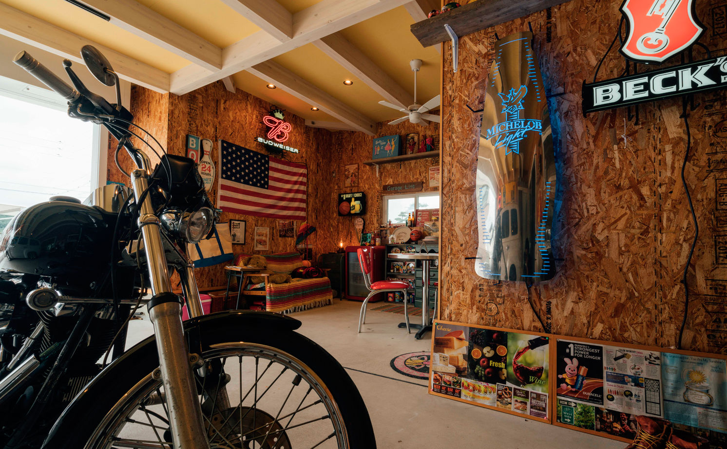 チェックハウス 【平屋/インナーガレージ/全館空調】アメリカンなガレージはまるでショップ！愛車と楽しむリゾートな平屋の建築実例画像2