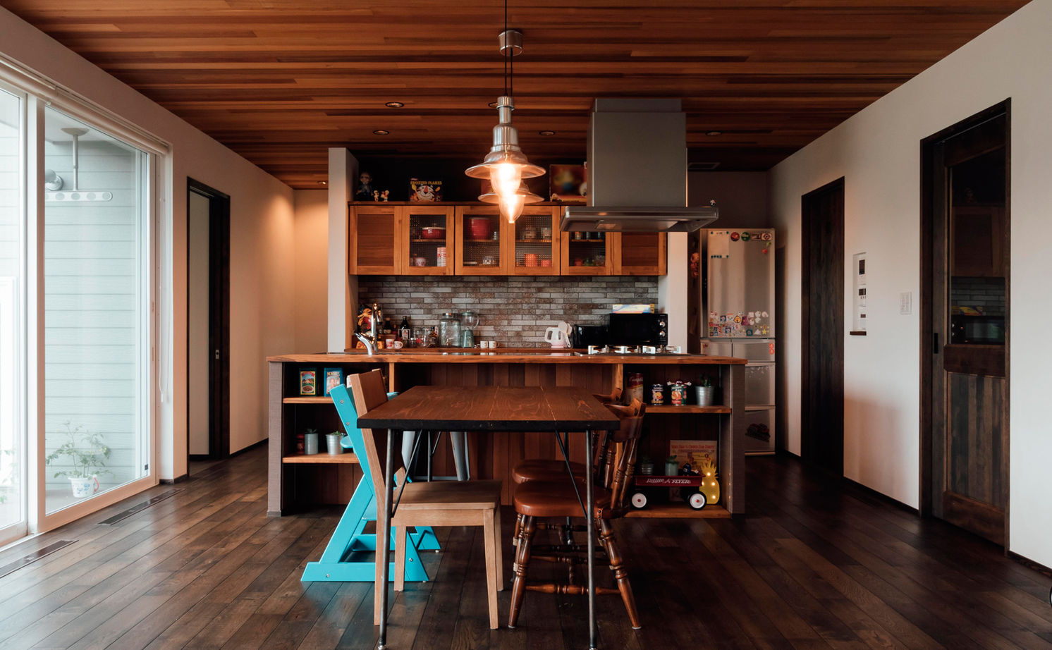 チェックハウス 【平屋/インナーガレージ/全館空調】アメリカンなガレージはまるでショップ！愛車と楽しむリゾートな平屋の建築実例画像5