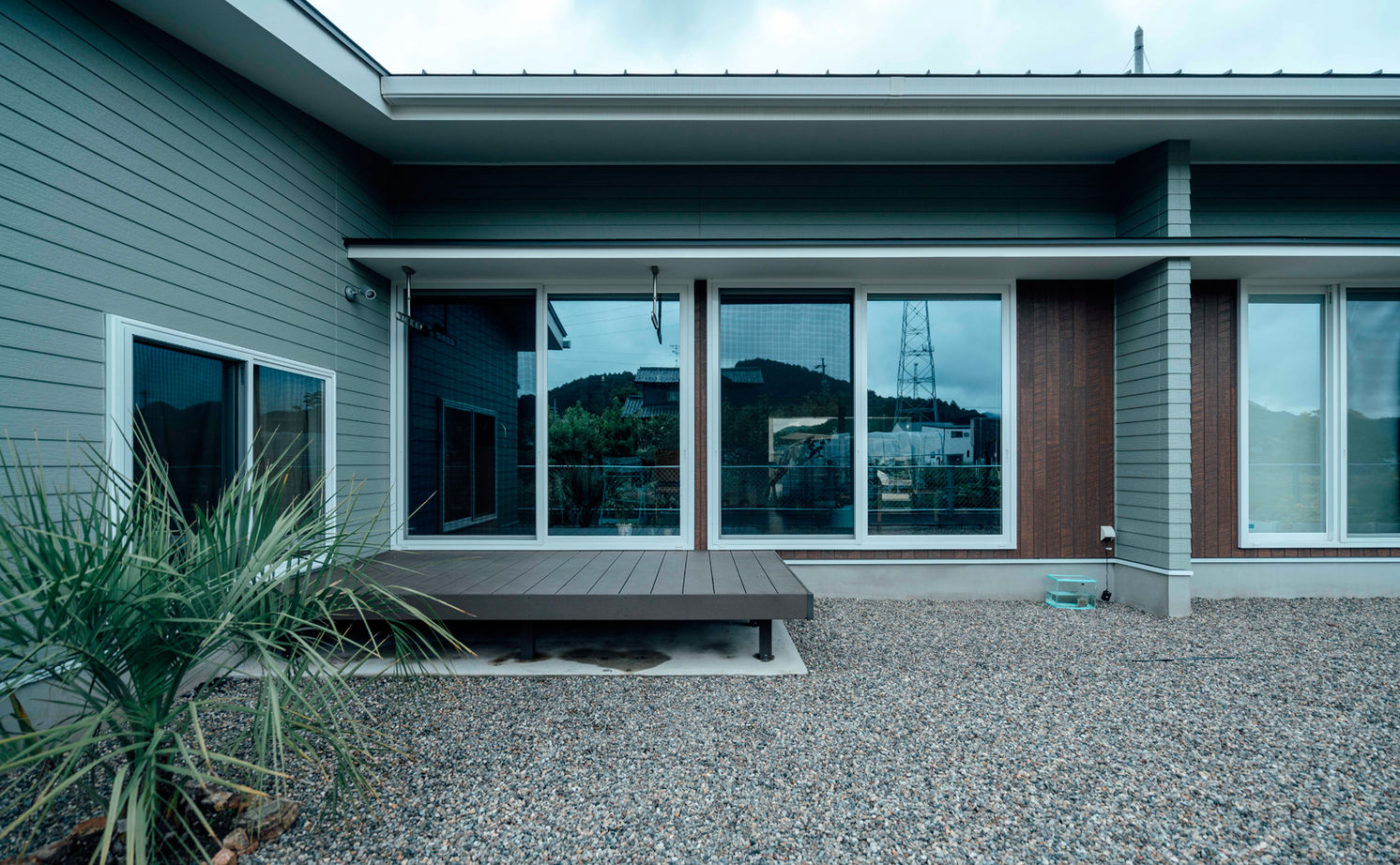 チェックハウス 【平屋/インナーガレージ/全館空調】アメリカンなガレージはまるでショップ！愛車と楽しむリゾートな平屋の建築実例画像6