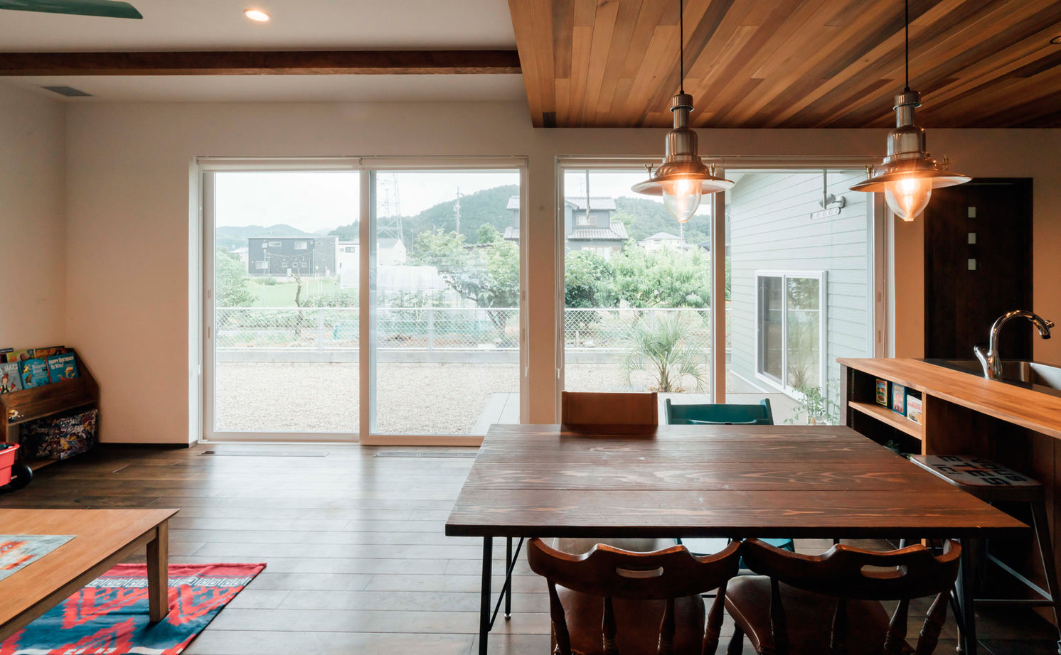 チェックハウス 【平屋/インナーガレージ/全館空調】アメリカンなガレージはまるでショップ！愛車と楽しむリゾートな平屋の建築実例画像7