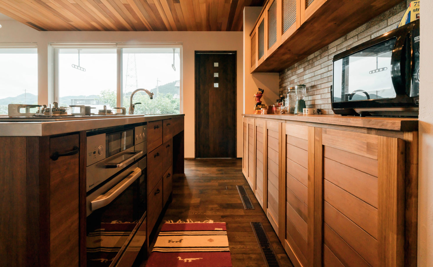 チェックハウス 【平屋/インナーガレージ/全館空調】アメリカンなガレージはまるでショップ！愛車と楽しむリゾートな平屋の建築実例画像8