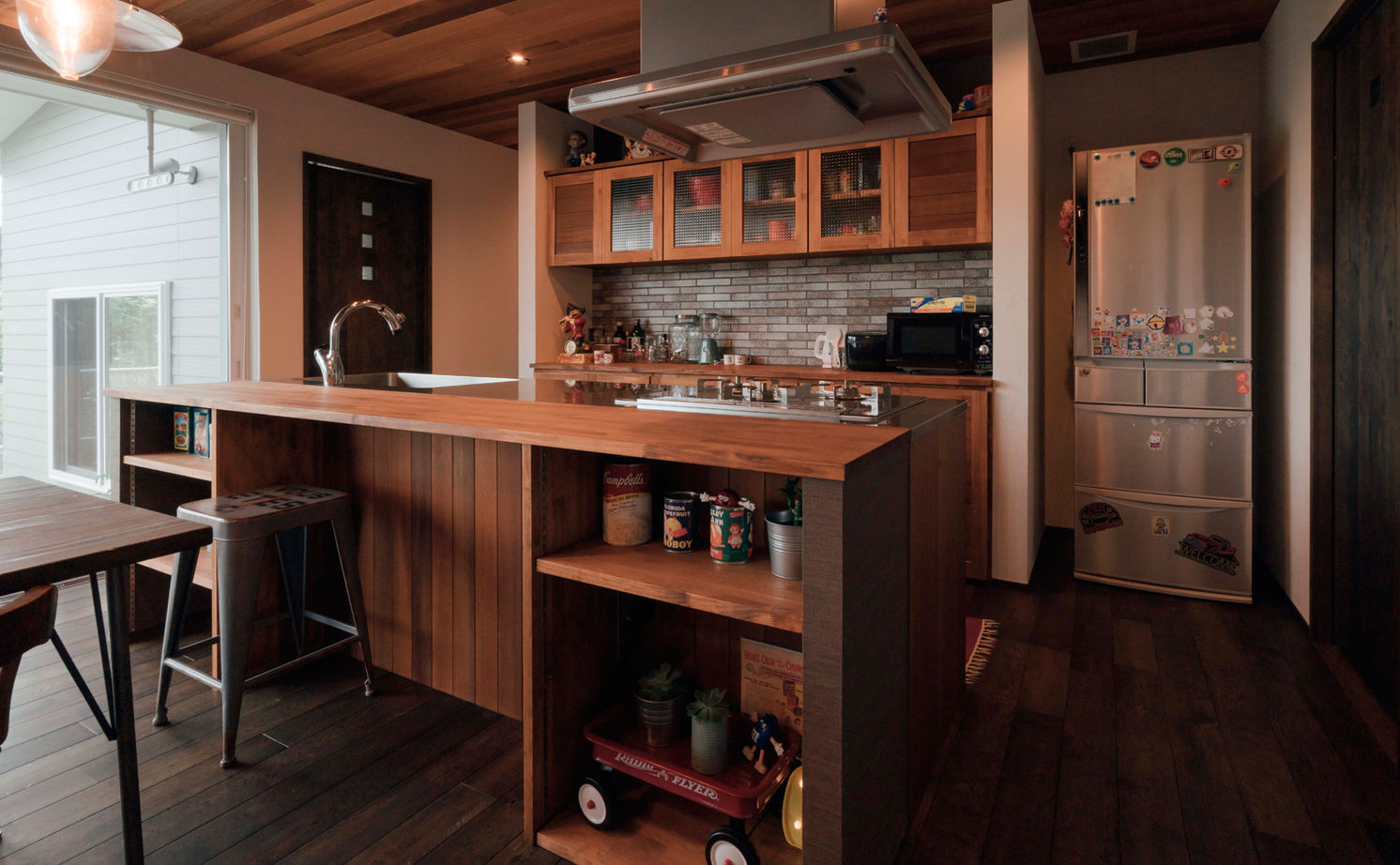 チェックハウス 【平屋/インナーガレージ/全館空調】アメリカンなガレージはまるでショップ！愛車と楽しむリゾートな平屋の建築実例画像9