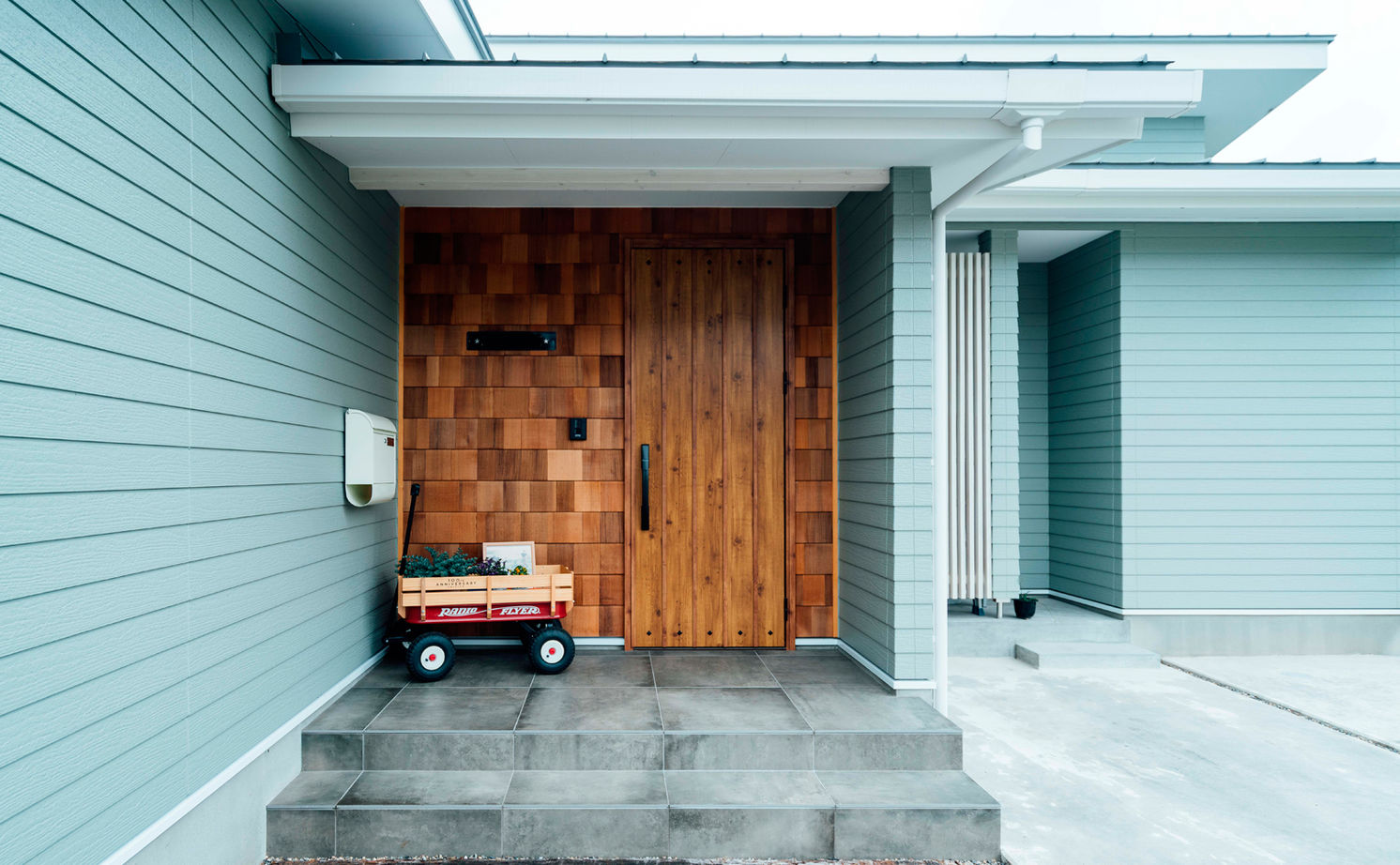 チェックハウス 【平屋/インナーガレージ/全館空調】アメリカンなガレージはまるでショップ！愛車と楽しむリゾートな平屋の建築実例画像10