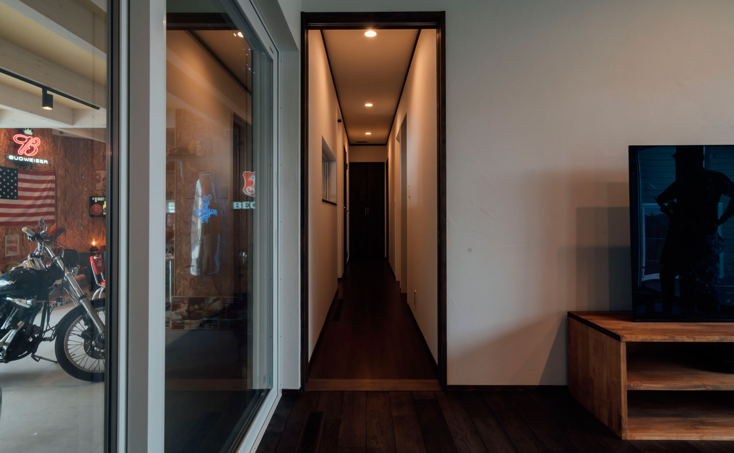 チェックハウス 【平屋/インナーガレージ/全館空調】アメリカンなガレージはまるでショップ！愛車と楽しむリゾートな平屋の建築実例画像12