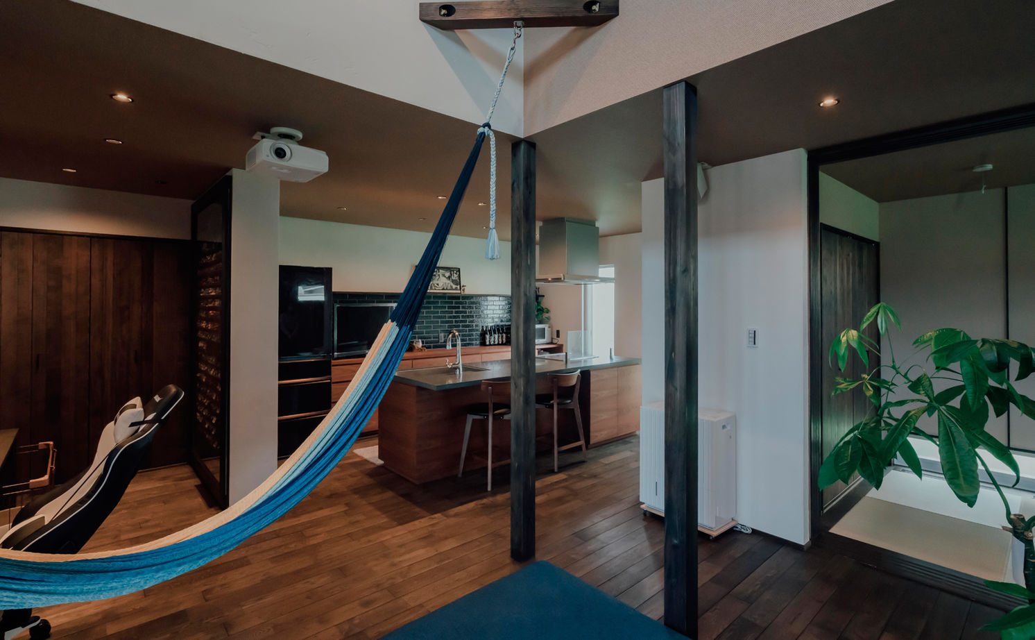 チェックハウス 【平屋/30坪/全館空調/岐阜市】アジアンリゾートの気分をわが家で。趣味を満喫する40代夫婦の平屋暮らしの建築実例画像18