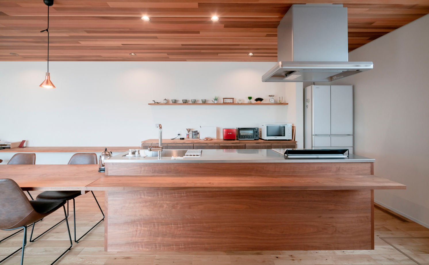 チェックハウス 【平屋/3000万円台/30坪台/コの字】自然素材のシンプルな平屋「全館空調で開放的な空間でも家じゅう快適」の建築実例画像2