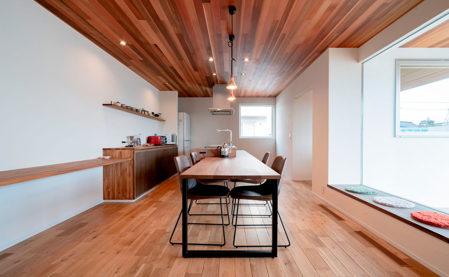 チェックハウス 【平屋/3000万円台/30坪台/コの字】自然素材のシンプルな平屋「全館空調で開放的な空間でも家じゅう快適」の建築実例画像3