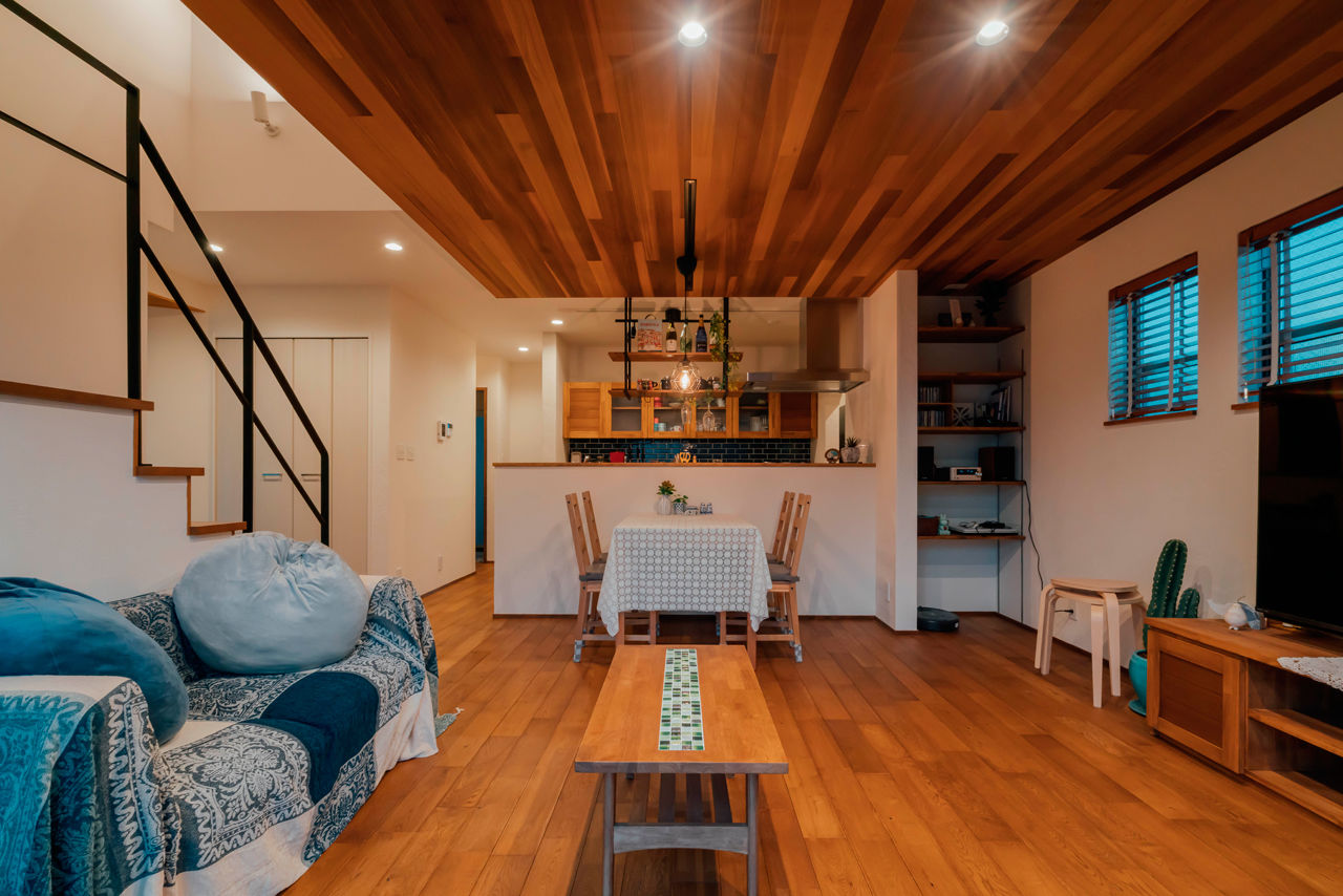 チェックハウス 【平屋×２階建て/店舗併用/4LDK】カフェのような動物病院「家で火を見ながらワインを飲む時間が幸せです」の建築実例画像4