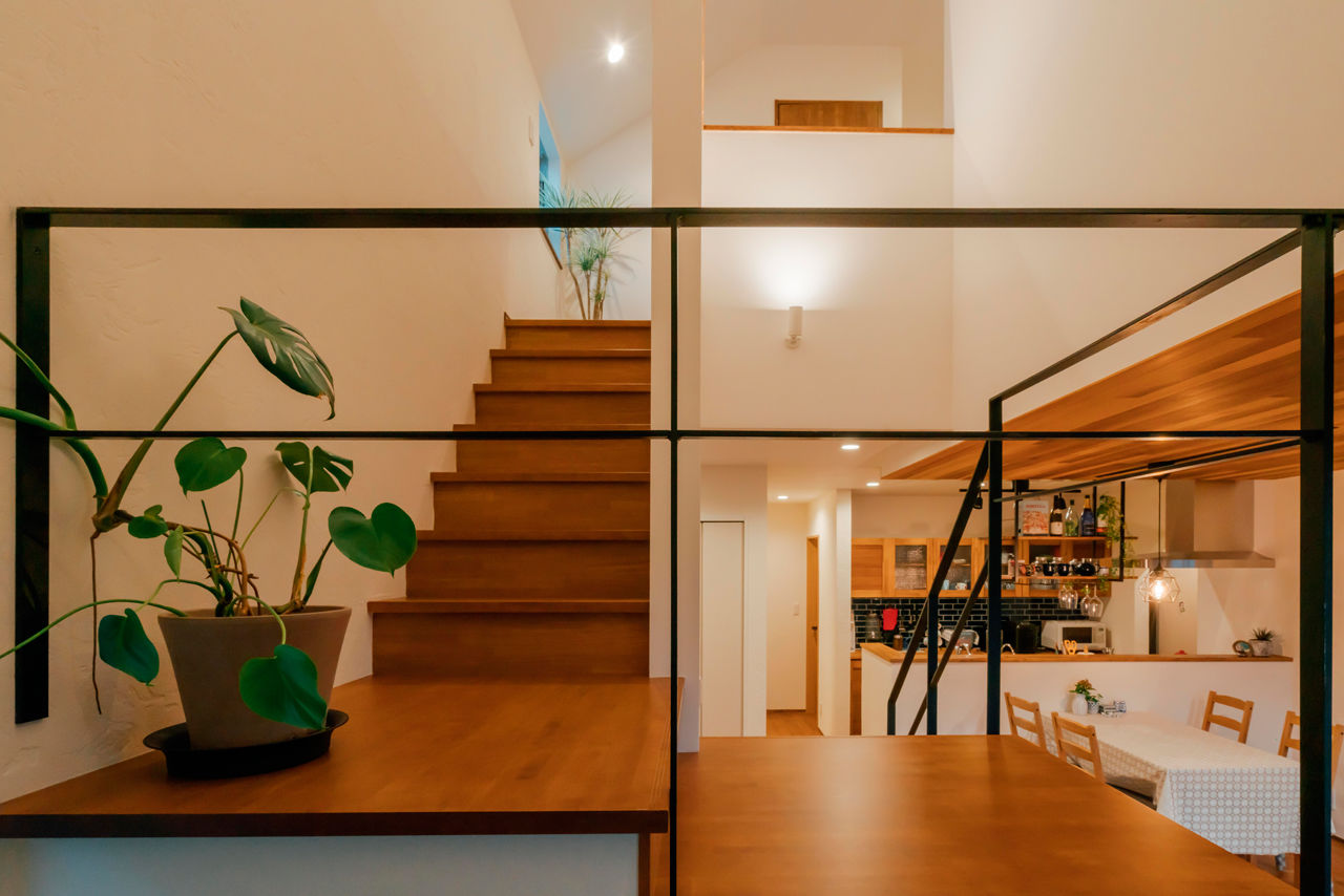 チェックハウス 【平屋×２階建て/店舗併用/4LDK】カフェのような動物病院「家で火を見ながらワインを飲む時間が幸せです」の建築実例画像6