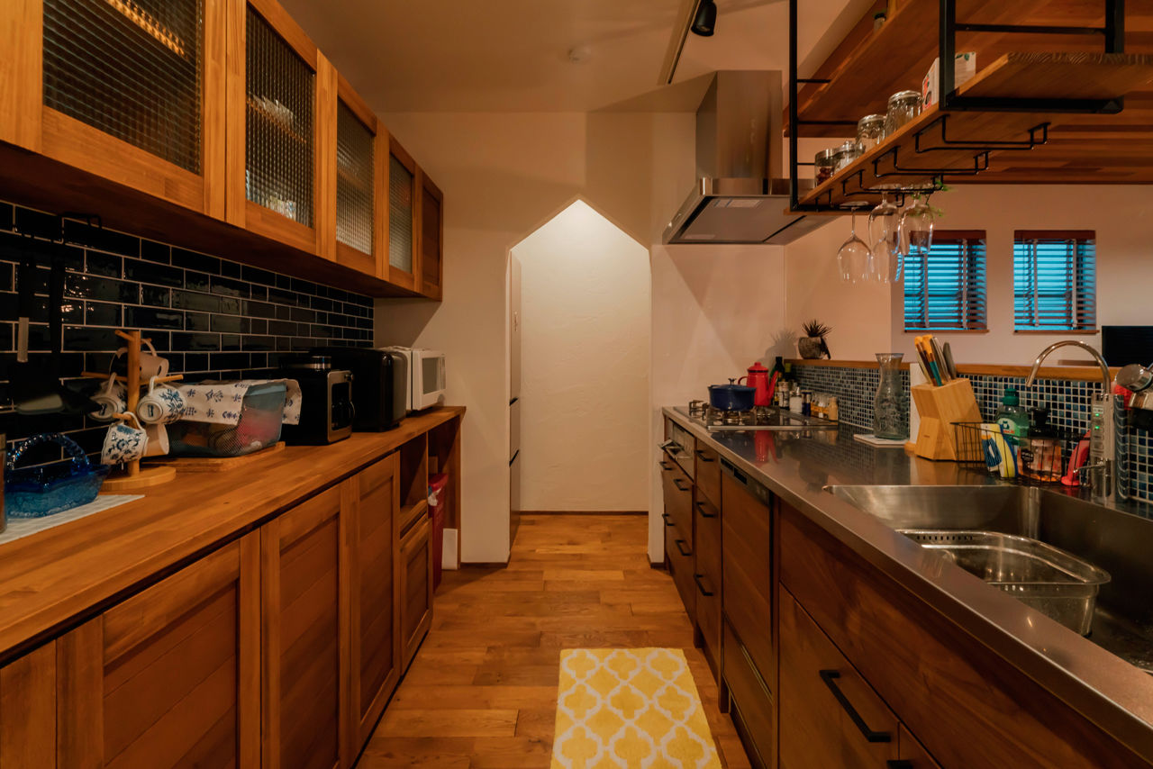 チェックハウス 【平屋×２階建て/店舗併用/4LDK】カフェのような動物病院「家で火を見ながらワインを飲む時間が幸せです」の建築実例画像8