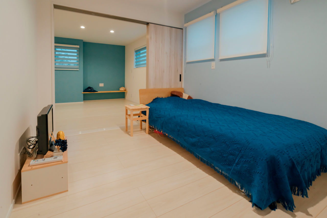 チェックハウス 【平屋×２階建て/店舗併用/4LDK】カフェのような動物病院「家で火を見ながらワインを飲む時間が幸せです」の建築実例画像10