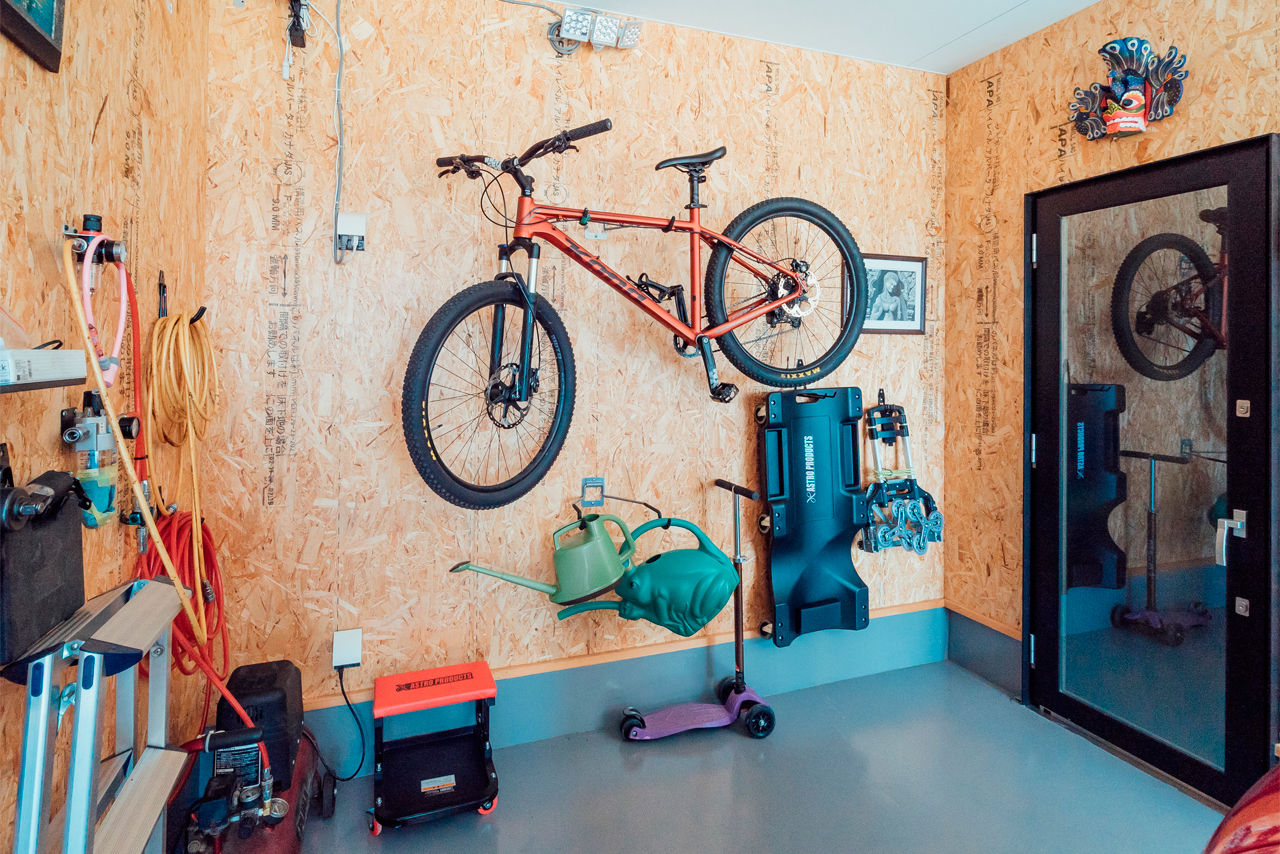 チェックハウス 【平屋/インナーガレージ/変形地/間取り有】横長変形地が正解！旅行好き夫妻が建てたリゾート感のある平屋の建築実例画像3