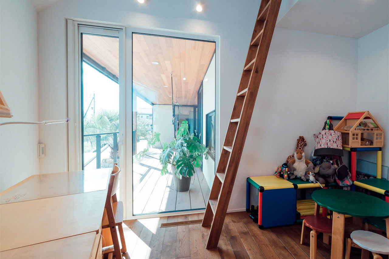 チェックハウス 【平屋/インナーガレージ/変形地/間取り有】横長変形地が正解！旅行好き夫妻が建てたリゾート感のある平屋の建築実例画像9