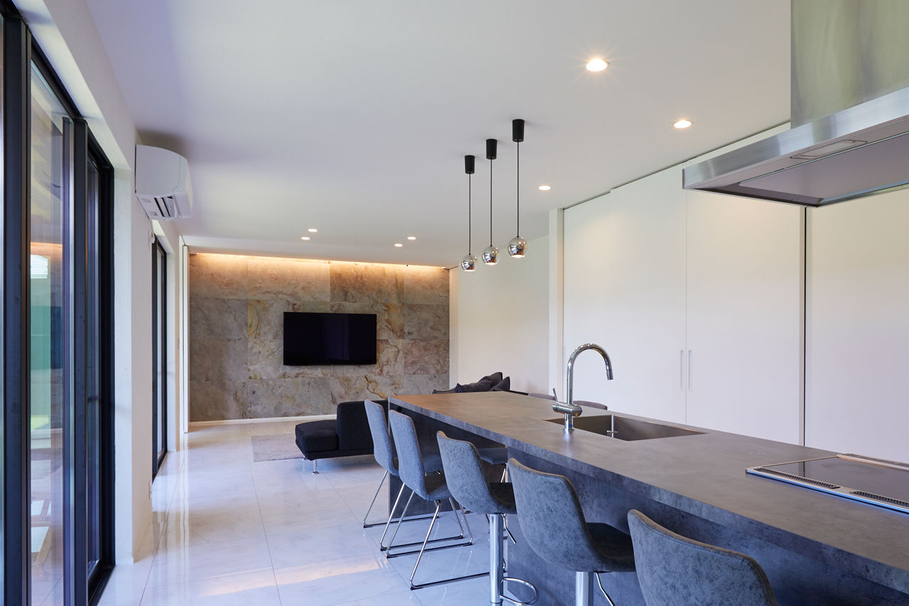 チェックハウス 【平屋/3000万円台/コの字型/間取り有】中庭にジェットバス！中と外のギャップに驚くスタイリッシュな平屋の建築実例画像2