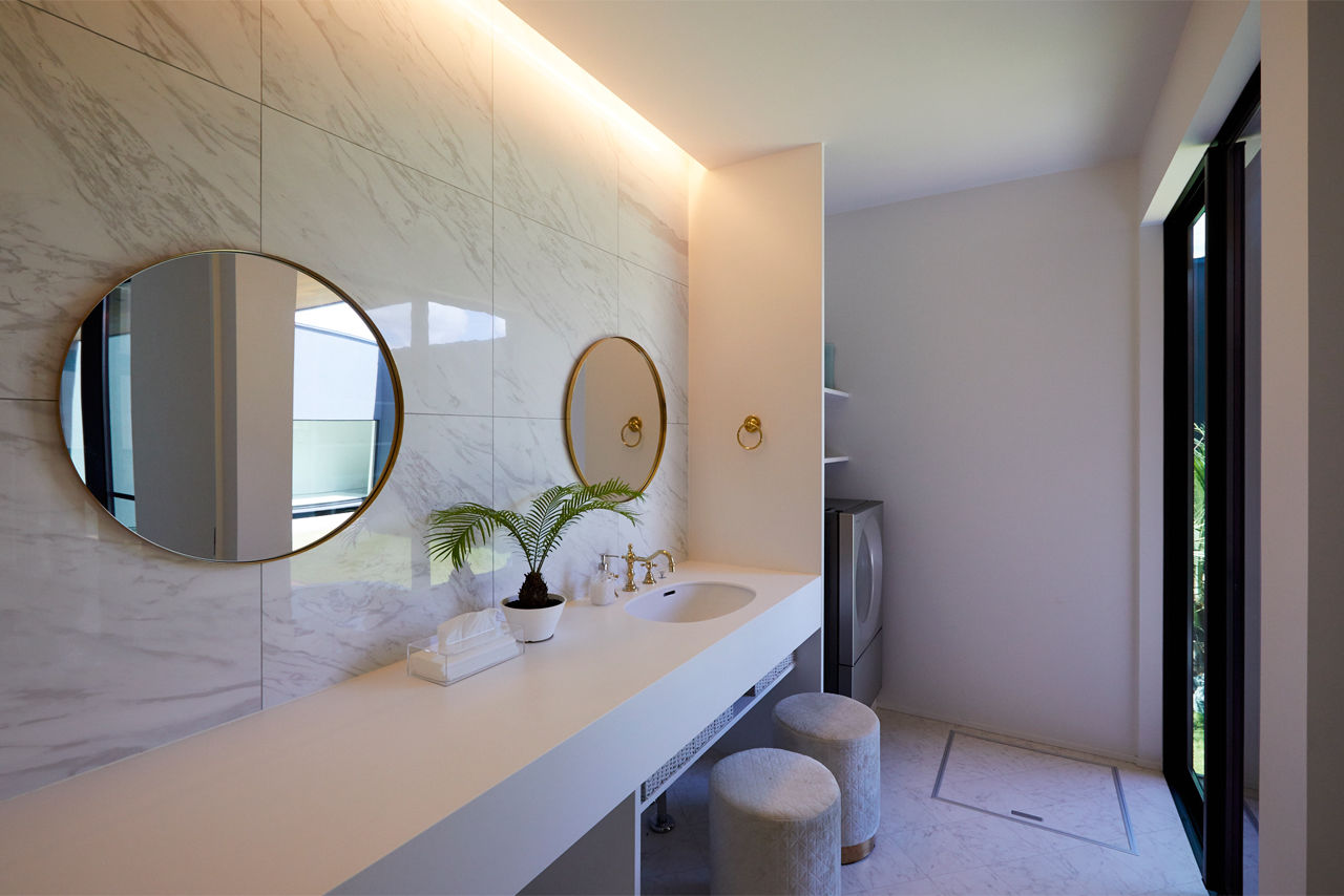 チェックハウス 【平屋/3000万円台/コの字型/間取り有】中庭にジェットバス！中と外のギャップに驚くスタイリッシュな平屋の建築実例画像4