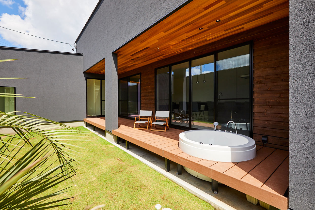 チェックハウス 【平屋/3000万円台/コの字型/間取り有】中庭にジェットバス！中と外のギャップに驚くスタイリッシュな平屋の建築実例画像5