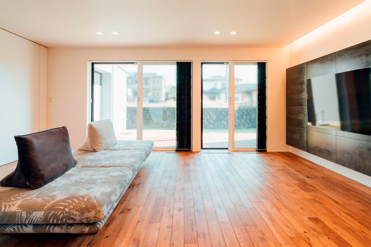 チェックハウス 【インナーガレージ/3LDK/間取り有】本物志向の夫妻が建てた素材を活かしたシンプルモダンなガレージハウスの建築実例画像5