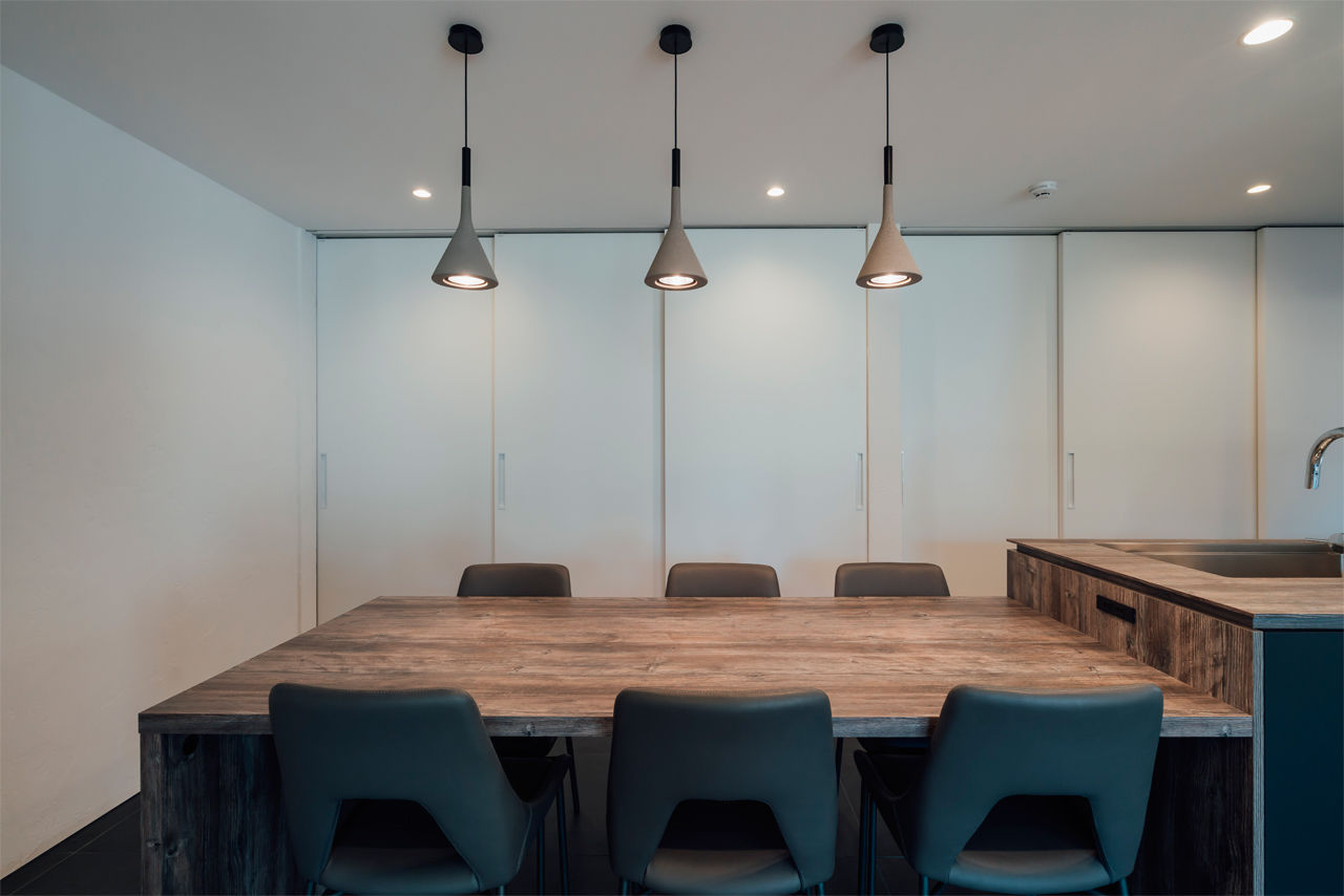 チェックハウス 【インナーガレージ/3LDK/間取り有】本物志向の夫妻が建てた素材を活かしたシンプルモダンなガレージハウスの建築実例画像8