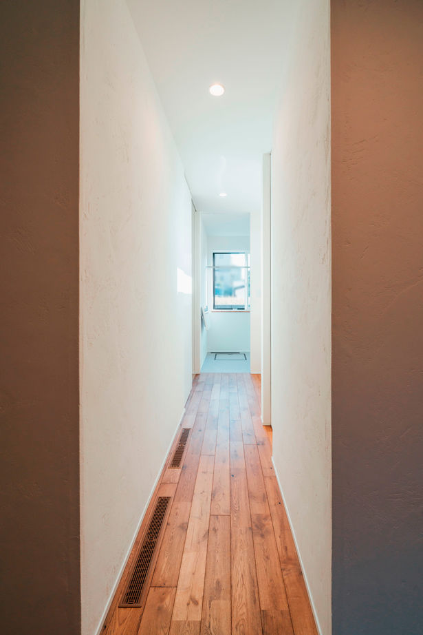 チェックハウス 【インナーガレージ/3LDK/間取り有】本物志向の夫妻が建てた素材を活かしたシンプルモダンなガレージハウスの建築実例画像10