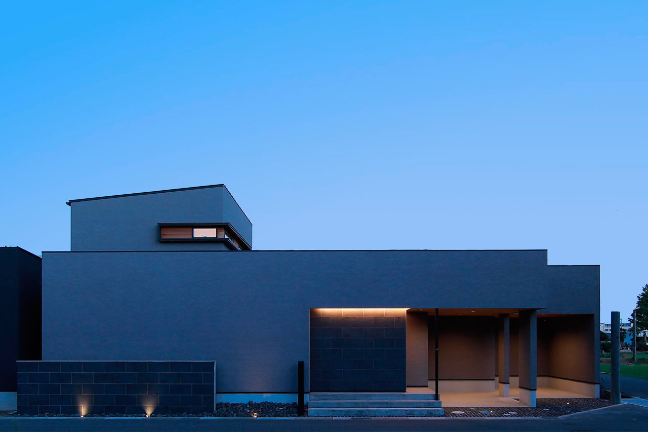 チェックハウス 【3000万円台/3LDK/半平屋/中庭/間取り図有】全館空調のホテルライクな家でカーテン不要の開放的な暮らしの建築実例画像1