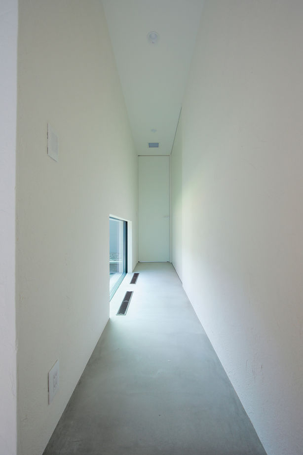 チェックハウス 【3000万円台/3LDK/半平屋/中庭/間取り図有】全館空調のホテルライクな家でカーテン不要の開放的な暮らしの建築実例画像8