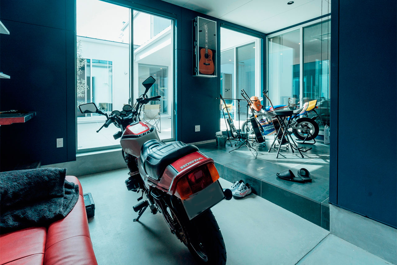 チェックハウス 【4LDK/半平屋/ホテルライク/間取り図有】好きなものに囲まれのんびり過ごす。夫婦のモノトーンな半平屋の建築実例画像3