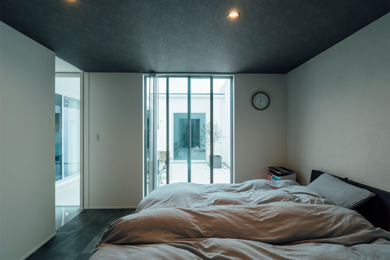 チェックハウス 【4LDK/半平屋/ホテルライク/間取り図有】好きなものに囲まれのんびり過ごす。夫婦のモノトーンな半平屋の建築実例画像8