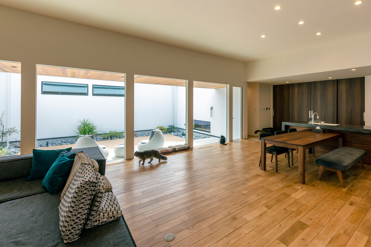 チェックハウス 【平屋/中庭/3LDK/間取り図有】外に閉じた中庭でアウトドアを満喫。全館空調で愛猫もストレスフリーな平屋の建築実例画像10