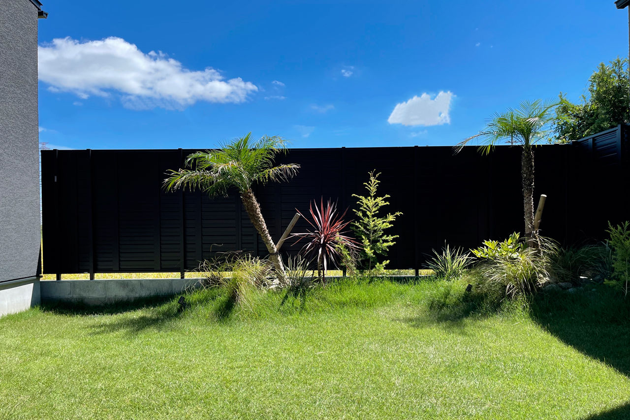 チェックハウス 【インナーガレージ/3LDK/全館空調/間取り】平屋のように暮らせるホテルライク＆グレイッシュなモダン邸宅の建築実例画像4