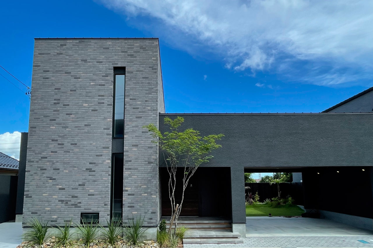 チェックハウス 【インナーガレージ/3LDK/全館空調/間取り】平屋のように暮らせるホテルライク＆グレイッシュなモダン邸宅の建築実例画像5