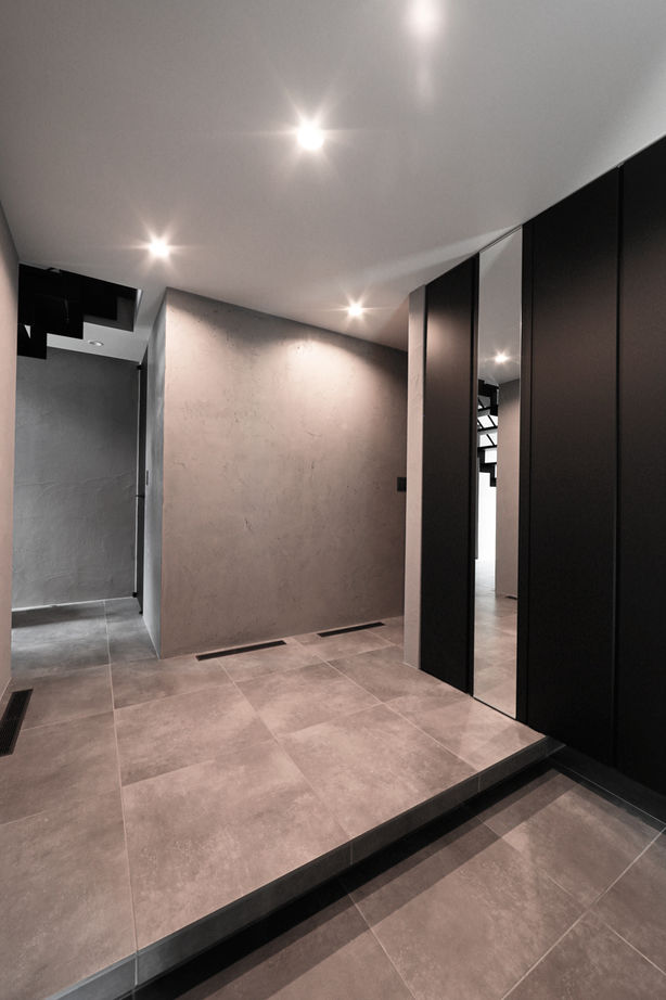 チェックハウス 【インナーガレージ/3LDK/全館空調/間取り】平屋のように暮らせるホテルライク＆グレイッシュなモダン邸宅の建築実例画像10