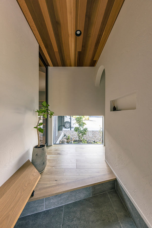 チェックハウス 【平屋/中庭/33坪/岐阜県】中庭に面するLDKは開放感たっぷり。家事ラクな動線＆間取りで暮らしも便利な平屋の建築実例画像5