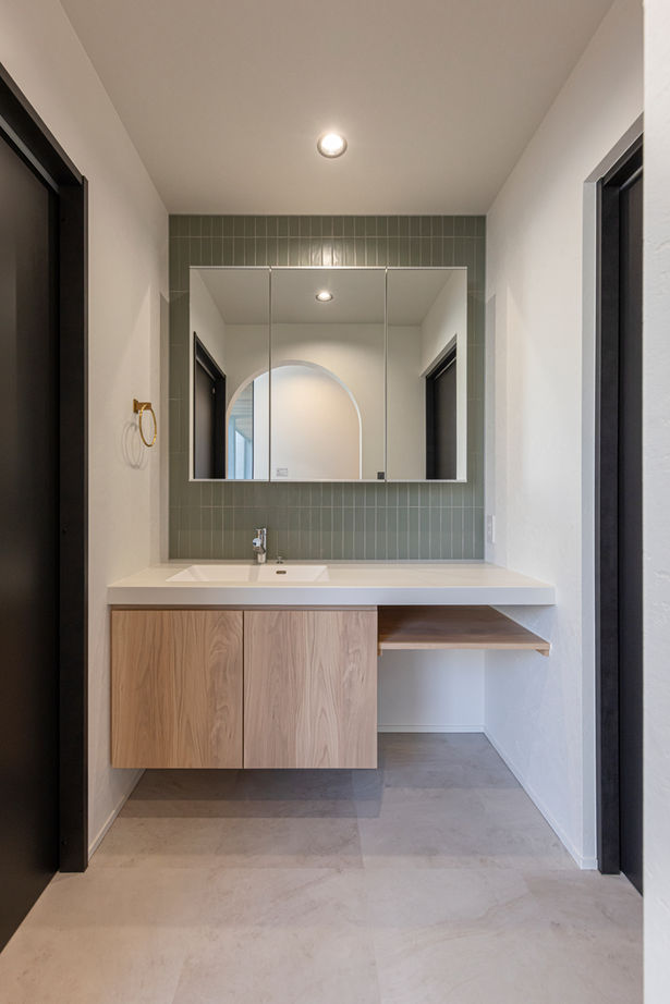 チェックハウス 【平屋/中庭/33坪/岐阜県】中庭に面するLDKは開放感たっぷり。家事ラクな動線＆間取りで暮らしも便利な平屋の建築実例画像9