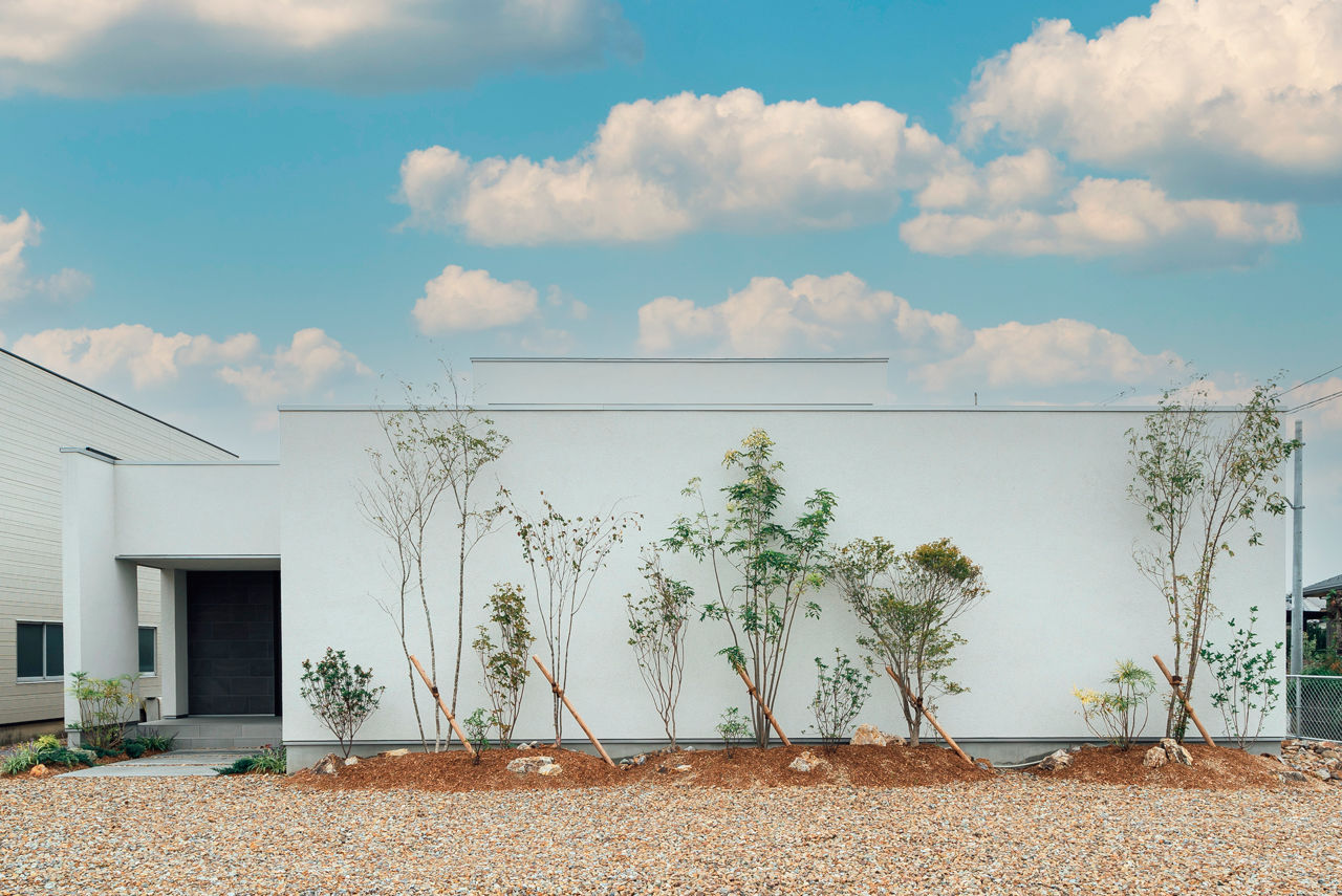 チェックハウス 【40坪台/中庭/全館空調/岐阜県】中庭をロの字に囲んで開放的に。生活感のないホテルライクな２階建ての建築実例画像1