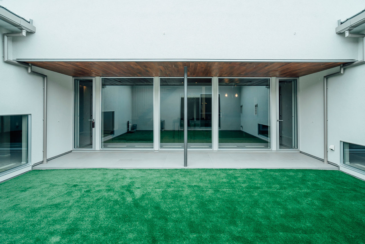 チェックハウス 【40坪台/中庭/全館空調/岐阜県】中庭をロの字に囲んで開放的に。生活感のないホテルライクな２階建ての建築実例画像5