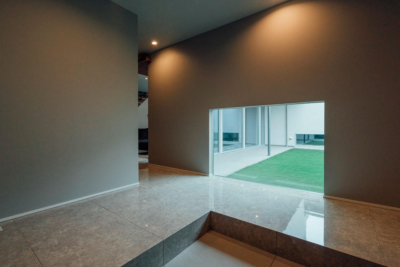 チェックハウス 【40坪台/中庭/全館空調/岐阜県】中庭をロの字に囲んで開放的に。生活感のないホテルライクな２階建ての建築実例画像6