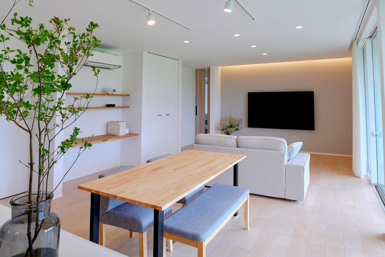 チェックハウス 【平屋/ガレージハウス/40坪台】開放的でのどかな景色に癒される。インナーガレージのある生活感のない平屋の建築実例画像3