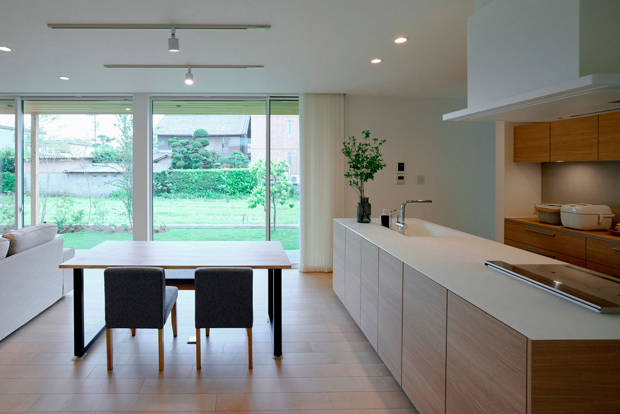 チェックハウス 【平屋/ガレージハウス/40坪台】開放的でのどかな景色に癒される。インナーガレージのある生活感のない平屋の建築実例画像5