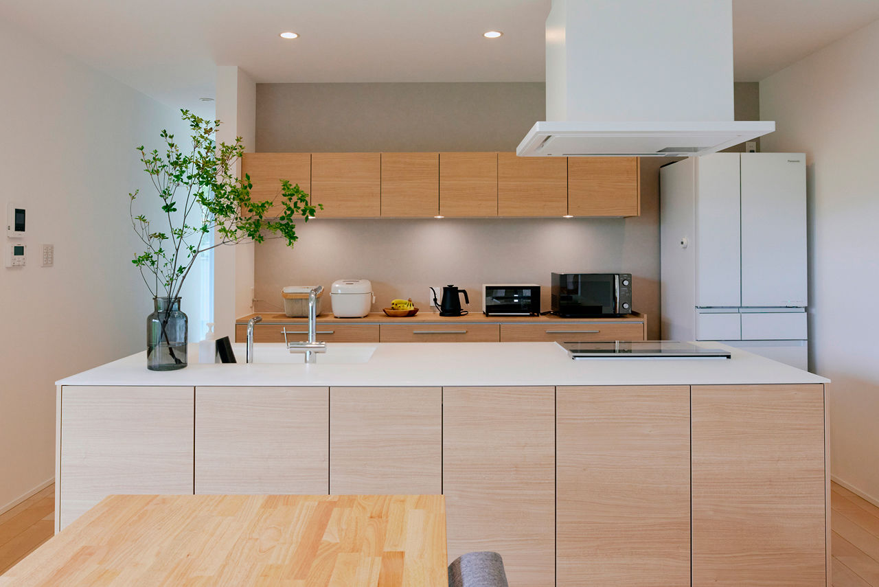 チェックハウス 【平屋/ガレージハウス/40坪台】開放的でのどかな景色に癒される。インナーガレージのある生活感のない平屋の建築実例画像6