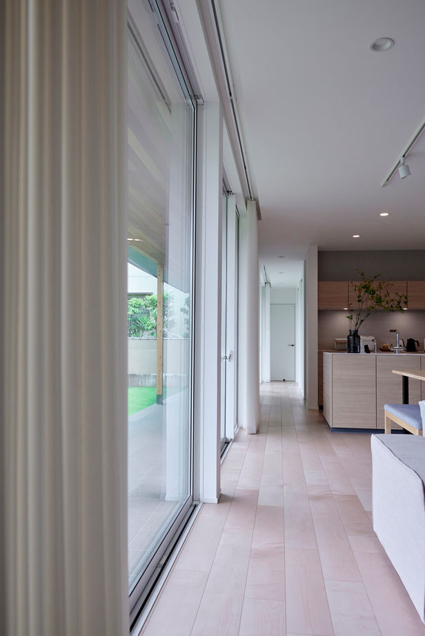 チェックハウス 【平屋/ガレージハウス/40坪台】開放的でのどかな景色に癒される。インナーガレージのある生活感のない平屋の建築実例画像7