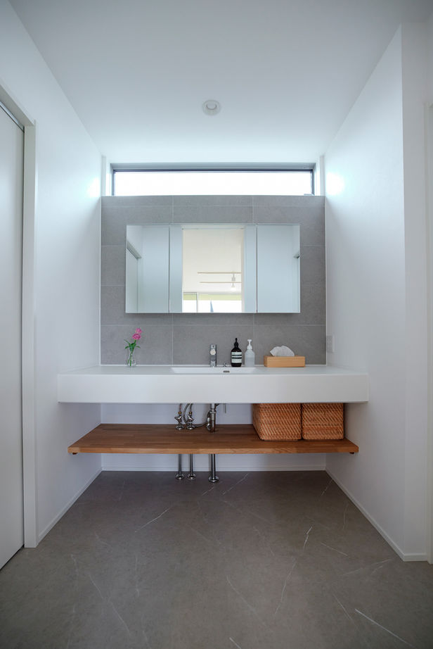 チェックハウス 【平屋/ガレージハウス/40坪台】開放的でのどかな景色に癒される。インナーガレージのある生活感のない平屋の建築実例画像8