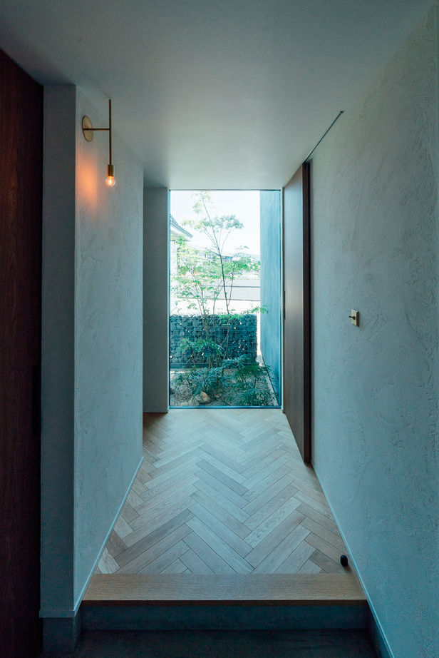 チェックハウス 【平屋/32坪/コンパクトでも開放感】ムラのある外観がかっこいい。あえて建物をナナメに配置した理由とは？の建築実例画像5